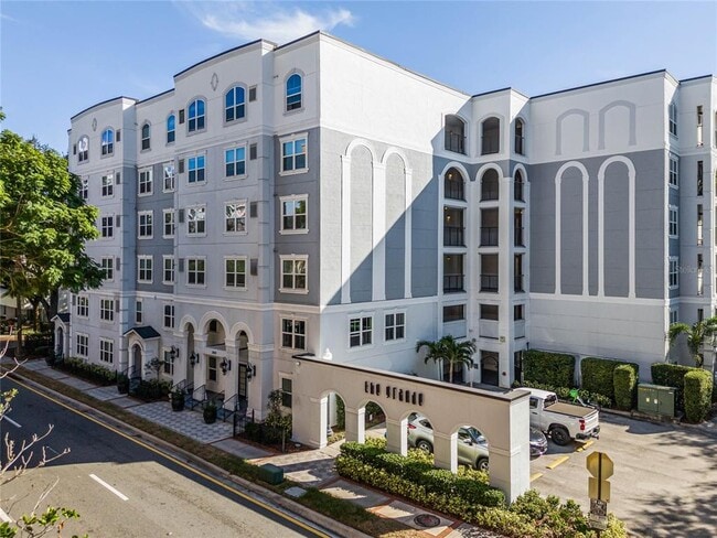 Building Photo - 206 E South St