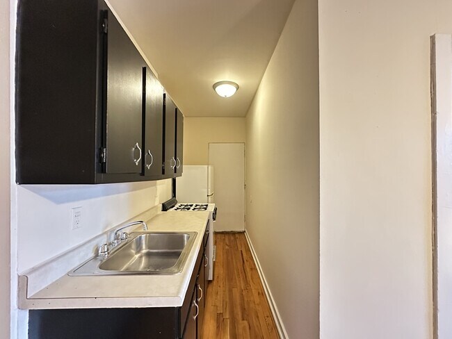 Foto del edificio - 960 W Cornelia Ave