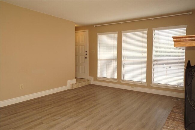 Foto del edificio - 6525 Hart Ln