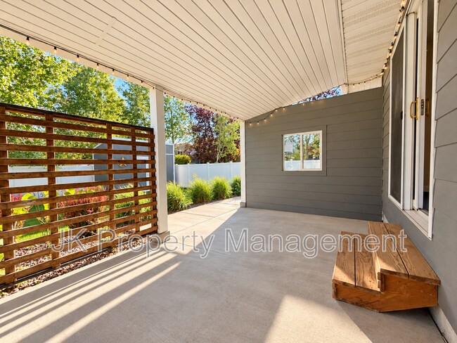 Foto del edificio - 328 35th Ave NE