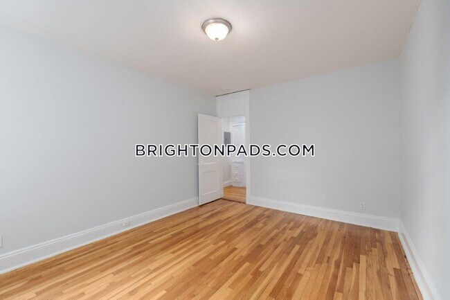 Foto del edificio - 286 Chestnut hill Ave.