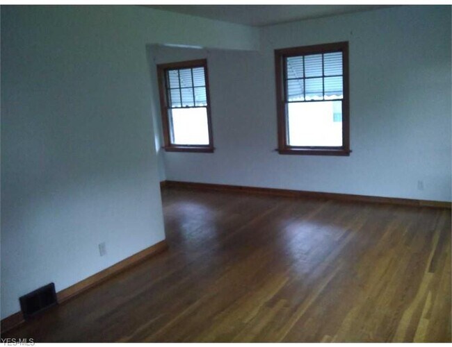 Building Photo - 2321 Linda Dr NW