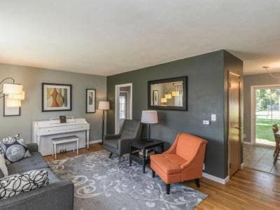 Building Photo - 617 Barr Dr