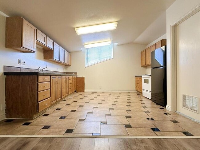 Foto del edificio - 27 N Tremont St