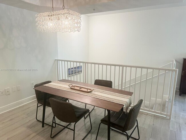 Foto del edificio - 6400 NW 114th Ave