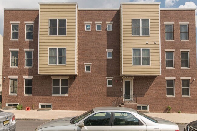 Foto del edificio - 6 br, 5 bath Triplex - 1507 W OXFORD ST Un...