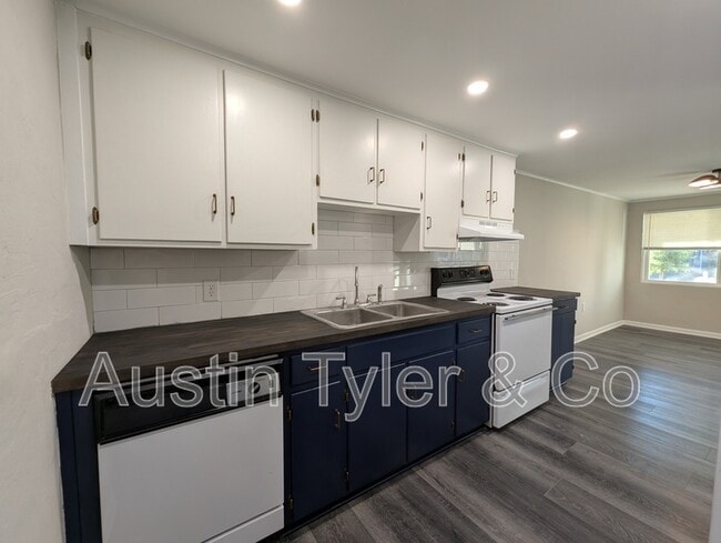 Building Photo - 2984B Smith St