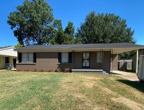 Building Photo - 640 Leacrest Ave