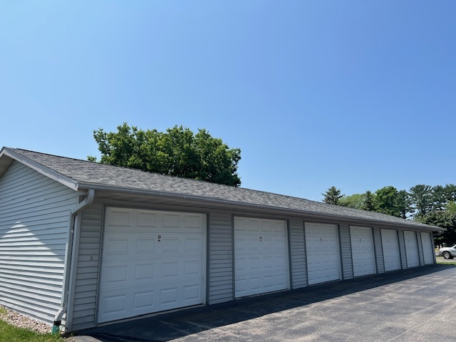 Add'l Garage Rentals - 2815 Lakeshore Dr