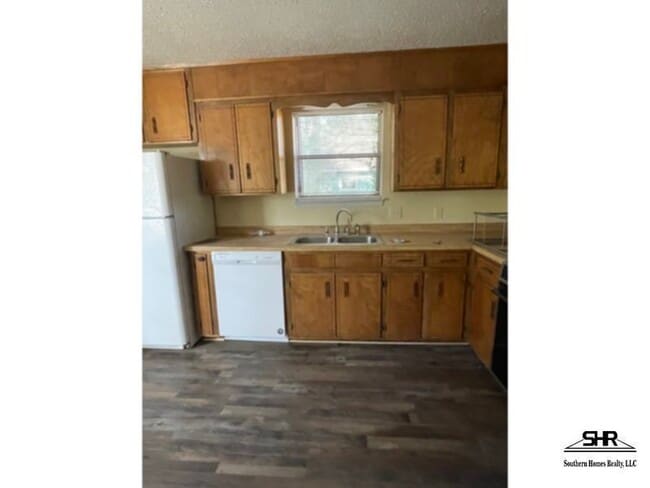 Building Photo - 10057 Hillview Dr