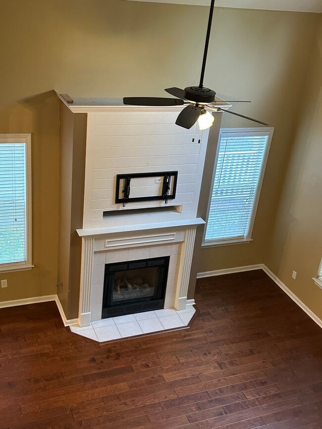 Photo - Completely fresh 3 bd 2.5 bath on Island Pet allowed with owner approval. All appliances included... House