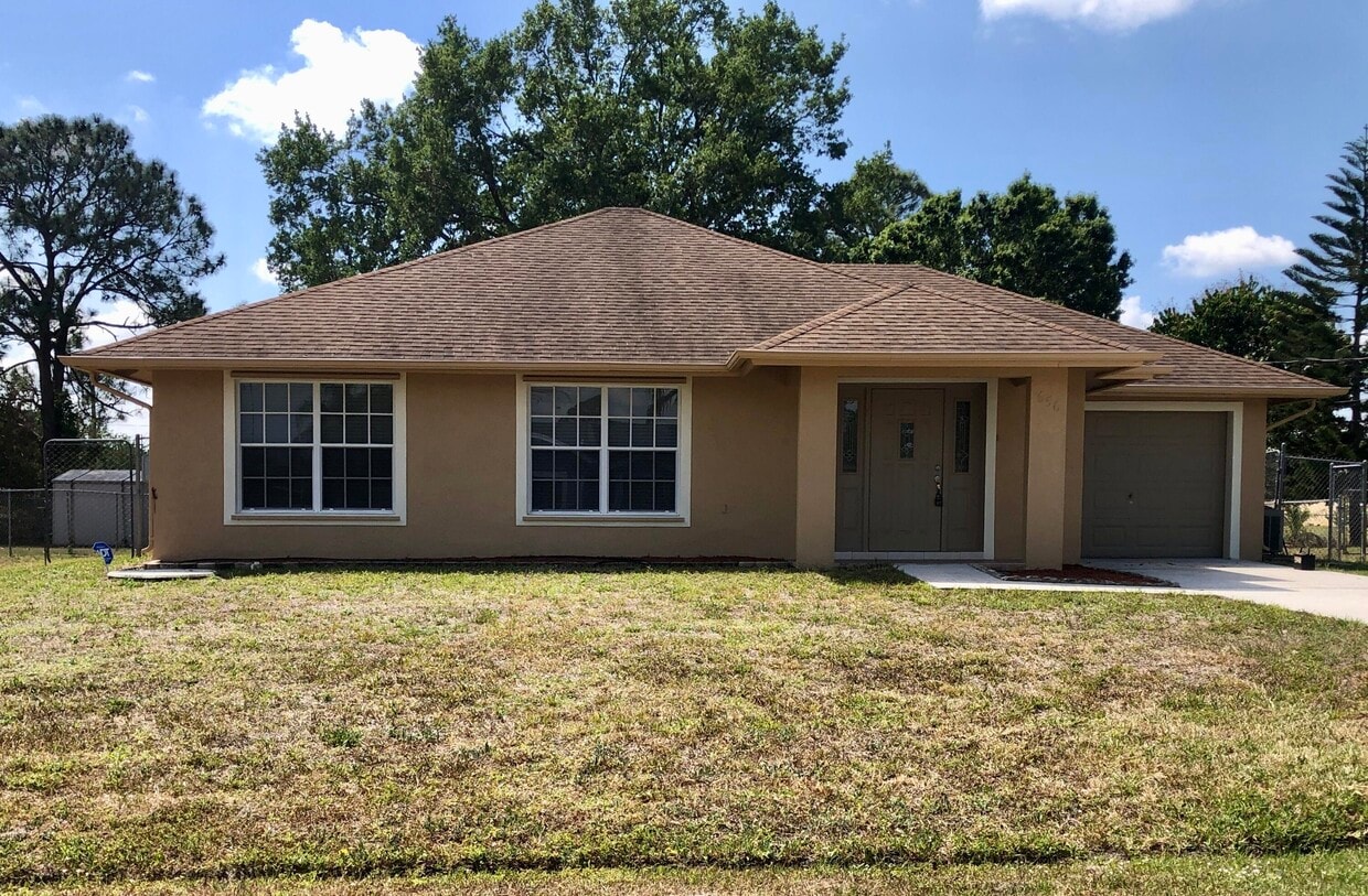 656 NW Tremont Ave, Port Saint Lucie, FL 34983 House for Rent in Port