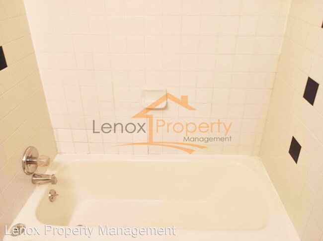 Foto del edificio - 3 br, 1 bath House - 11408 Appleton
