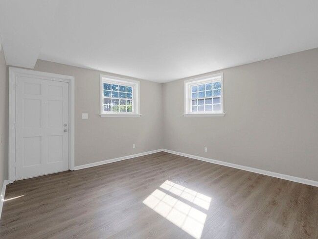 Building Photo - Stratford Square Apartments