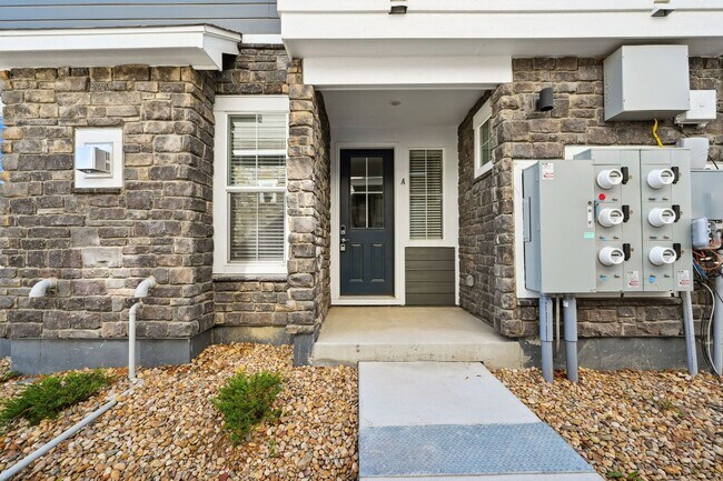Building Photo - Two Bedroom Condo in Aurora