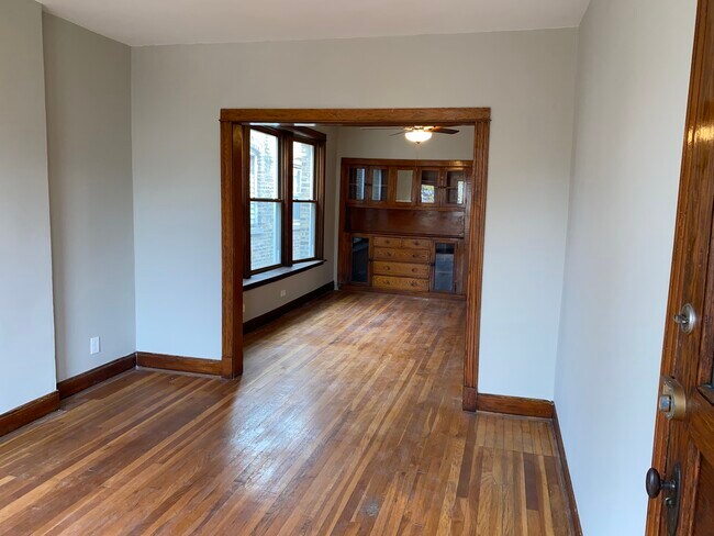Building Photo - 2543 W Thomas St