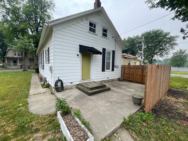 Building Photo - 525 Riverside Ave