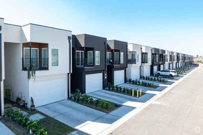 Building Photo - Colgate Crossings