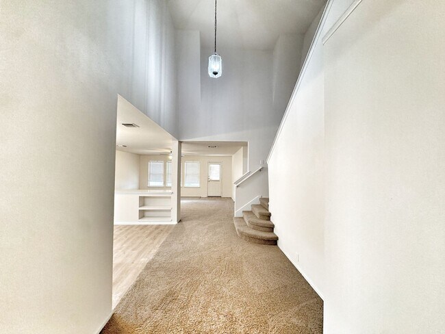 Building Photo - 5-Bedroom Cul-de-Sac Home Minutes from Lackland AFB