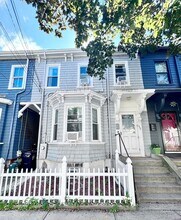 Building Photo - 156 Pleasant St