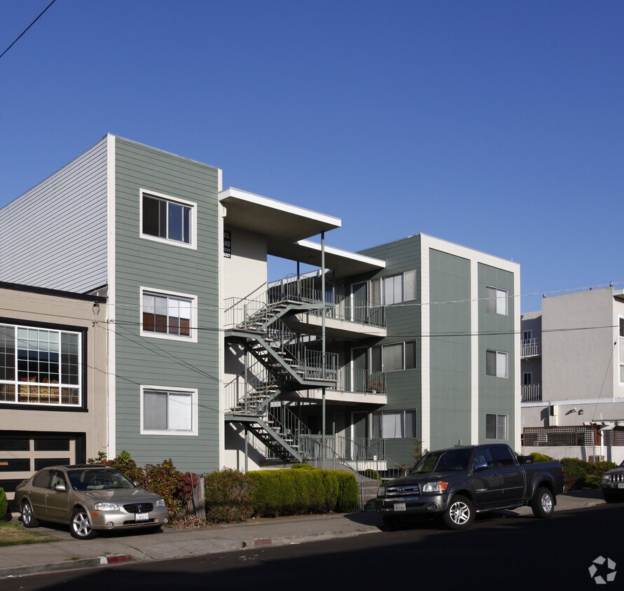 Foto del edificio - 24 Werner Ave