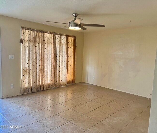 Foto del edificio - 5207 E Windsor Ave