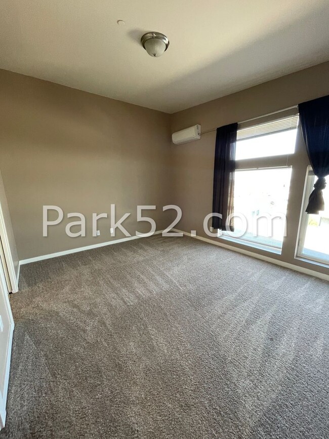 Building Photo - 3 Bedroom Townhome In Downtown Tacoma