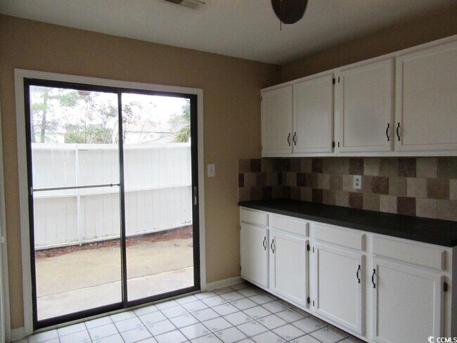 Foto del edificio - 1450 Turkey Ridge Rd