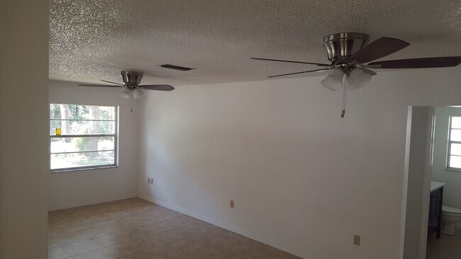 Foto del edificio - 7111 N 9th St