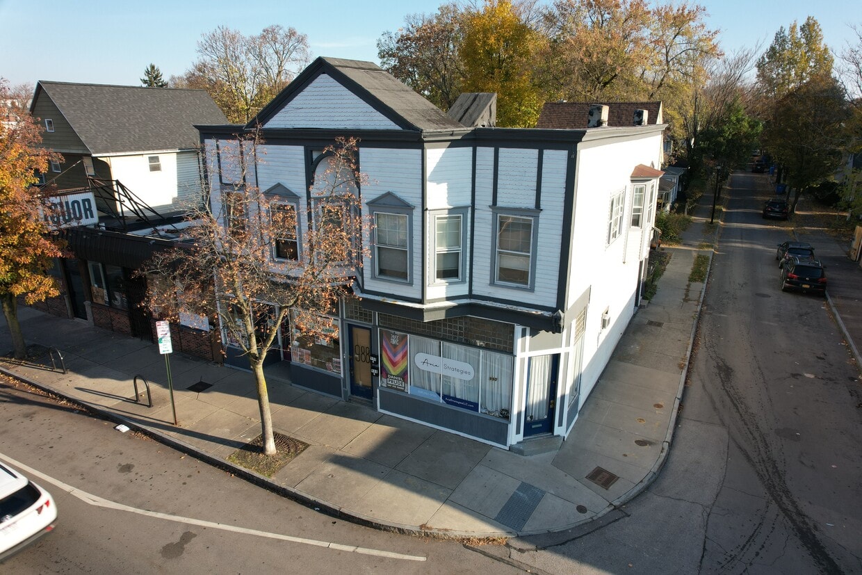 Primary Photo - 988 Clinton Ave S