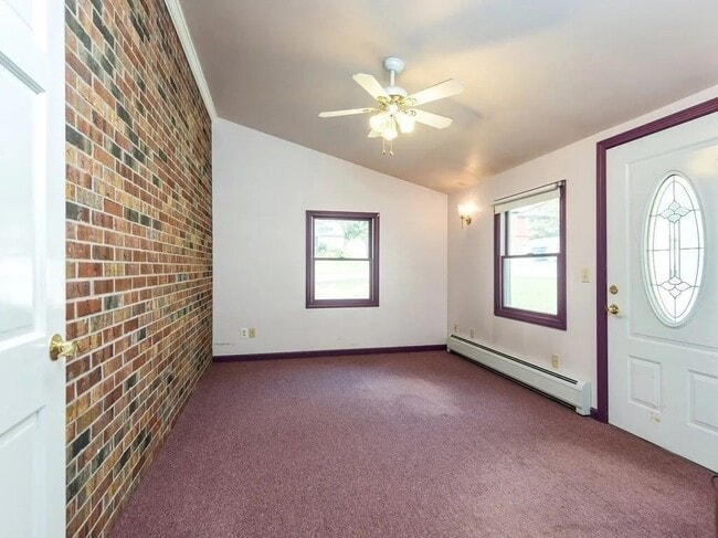 Building Photo - 3 Hickory Ln