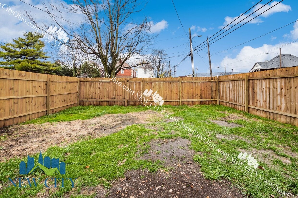 Building Photo - Beautiful Modern 3 Bedroom Renovation in F...