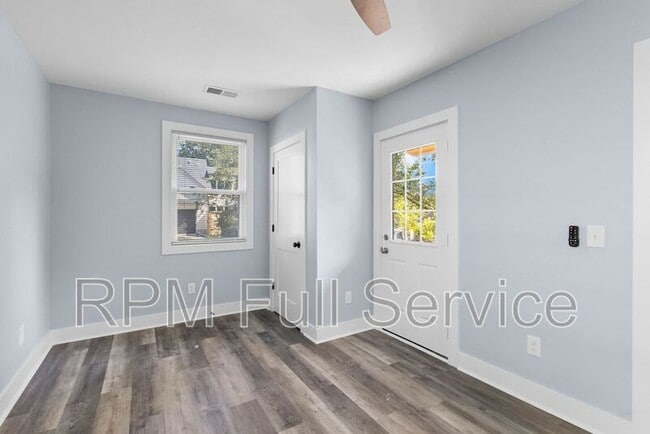 Building Photo - 401 Hart Ave
