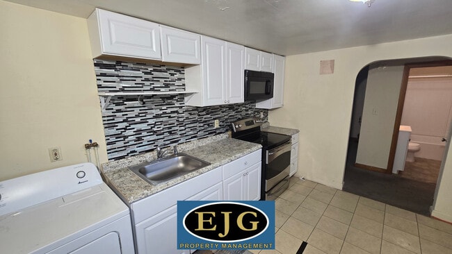 Building Photo - 18 Inglewood Ter