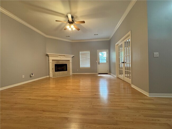 Building Photo - 4905 Hawthorne Way