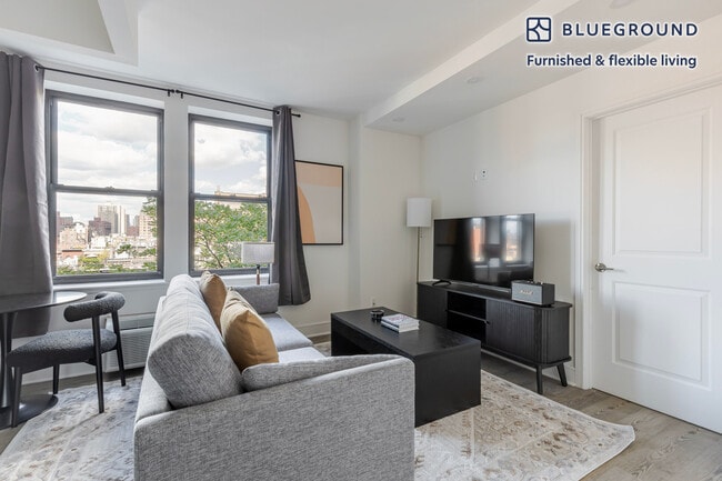 Building Photo - 45 W 81st St