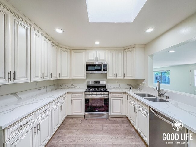 Building Photo - SD: 3BD/2BA Home in Oceanside with Private Backyard, Wood-Burning Stove & In-Unit Laundry