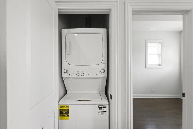 Foto del edificio - 1 bedroom in Chicago IL 60618