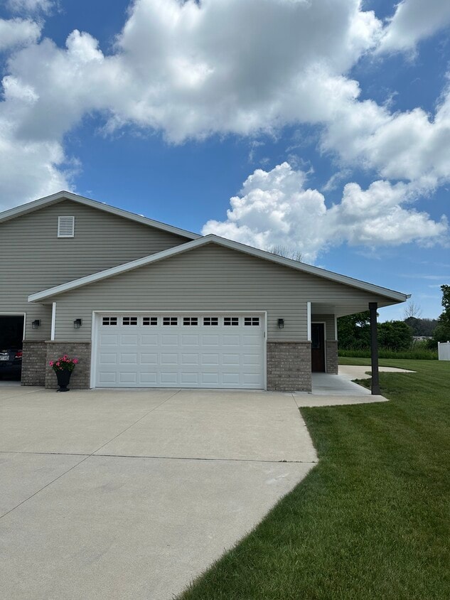 Primary Photo - 3403 Cimarron Ct