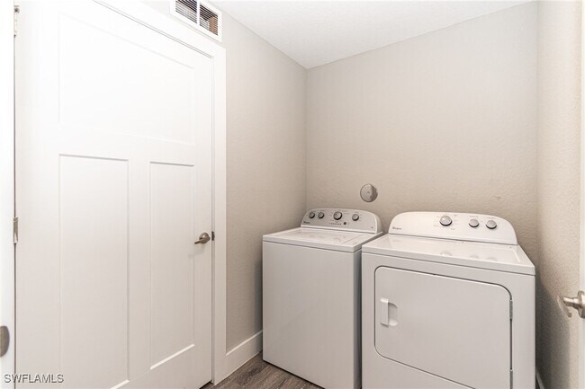 Foto del edificio - 4645 SE 11th Pl