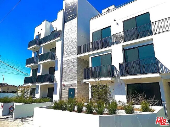 Foto del edificio - 1111 N Kenmore Ave