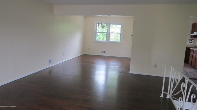 Building Photo - 40 Country Club Dr