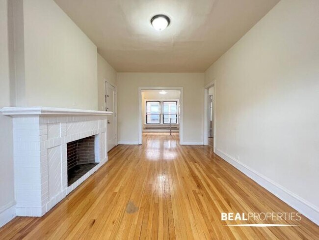 Building Photo - 1 bedroom in EVANSTON IL 60202