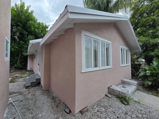Foto del edificio - Charming Cottage Style 2 bed/1 bath Home N...