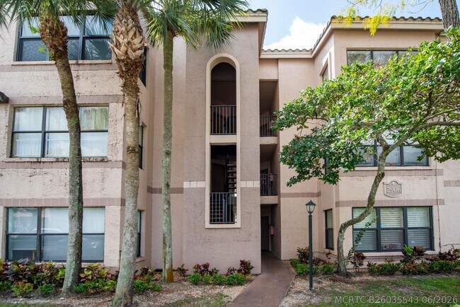 Building Photo - 2900 S University Dr
