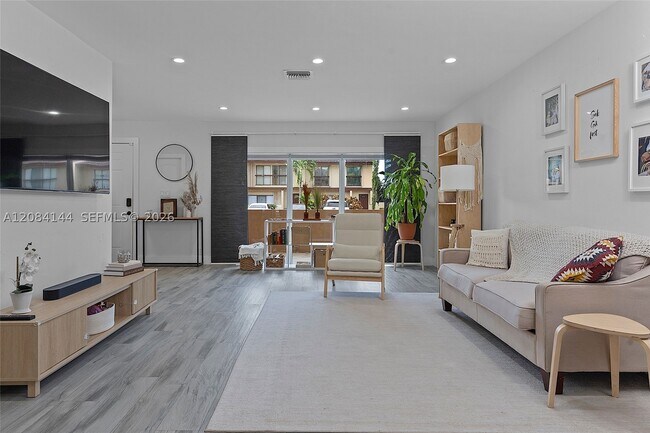 Building Photo - 4868 Sheridan St
