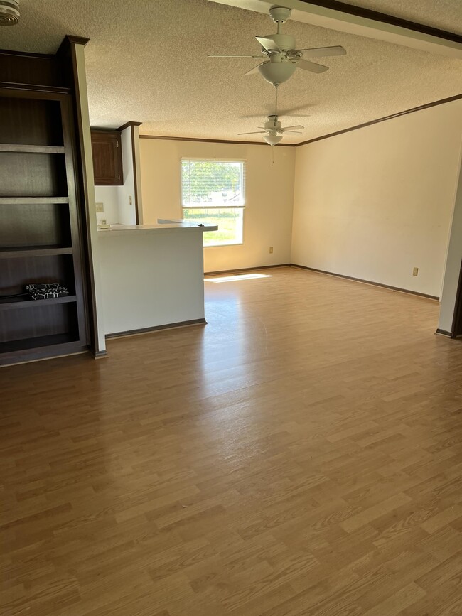 Building Photo - 225 Independence Way