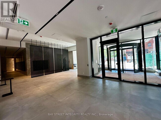 Building Photo - 609 Sherbourne St