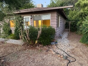 Building Photo - 135 Hyatt Ln