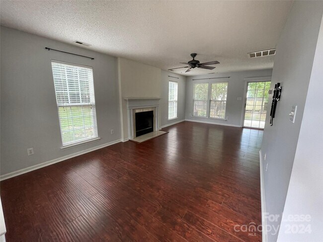 Building Photo - 4215 Suttle Pl